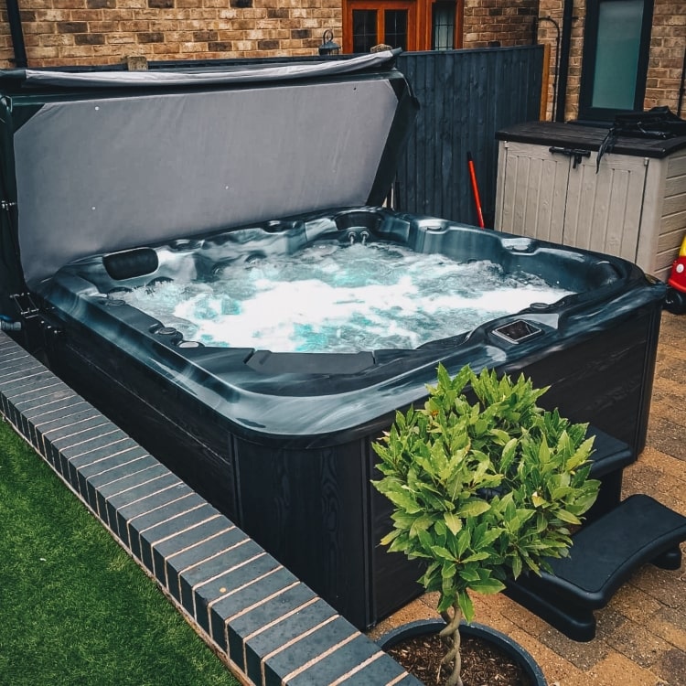 H20 6000 Series 6 Person 32 AMP Hot Tub