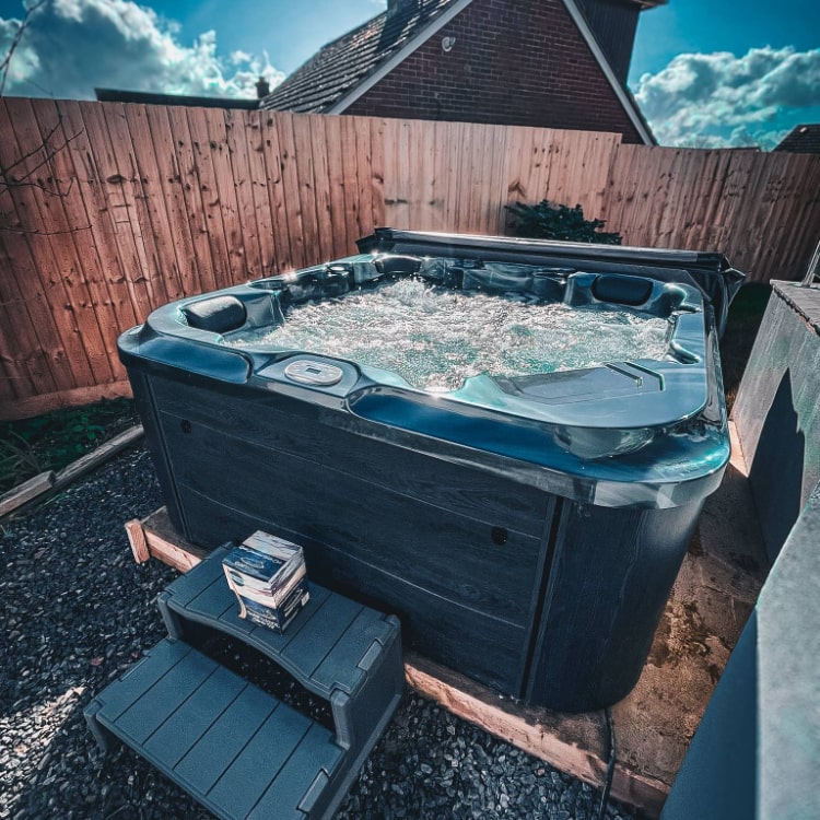 H20 4200 Series 5 Person 2 Lounger Hot Tub