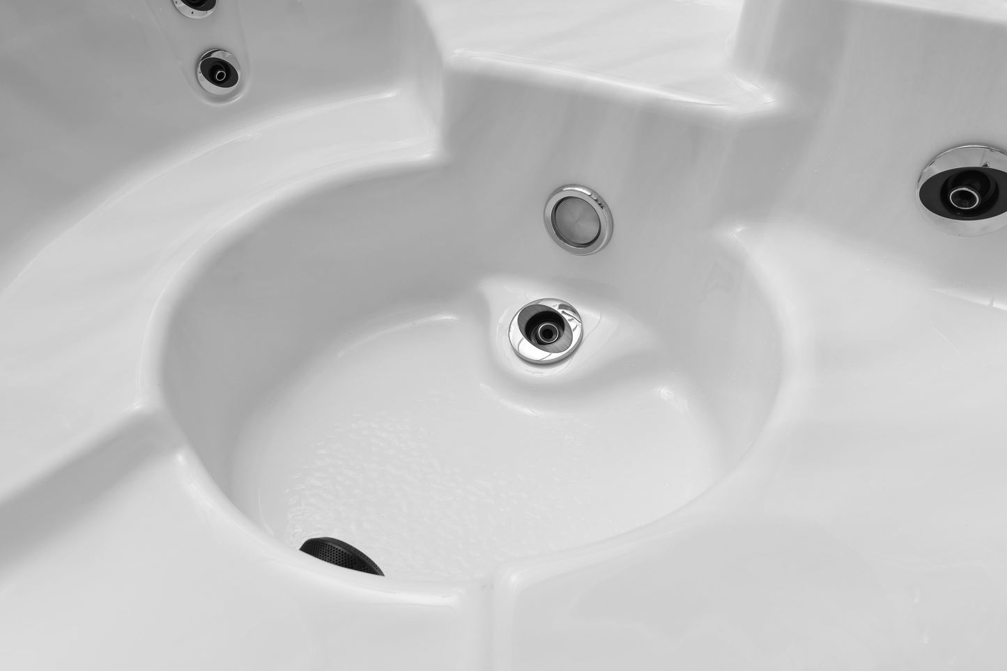 H20 1000 Series 5-6 Person 13A Plug and Play Hot Tub
