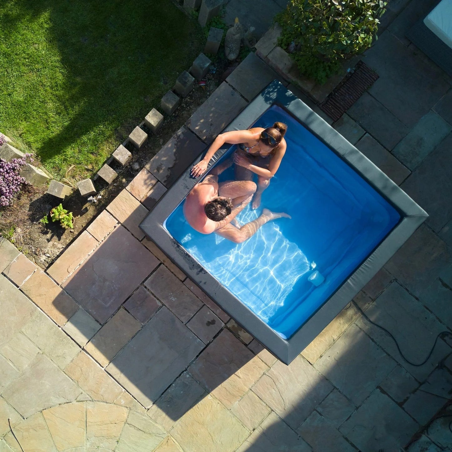 Garda 4/6-Person Eco Foam Hot Tub with Built-In Integrated Heater Plug and Play