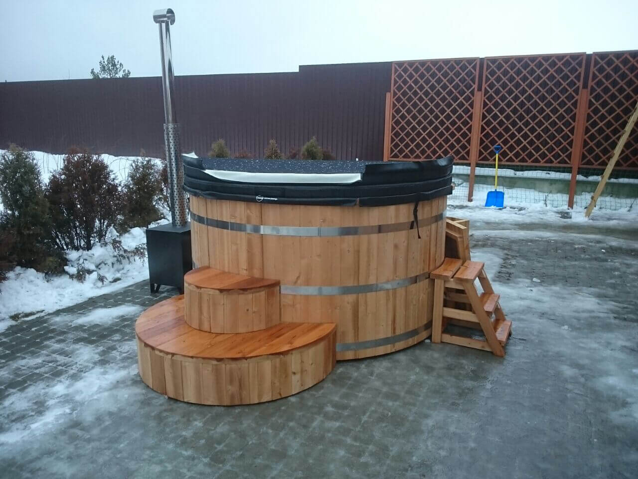 Circular Wooden Hot Tub 4 - 12 Person | Wood fired Heater | Size Customisable