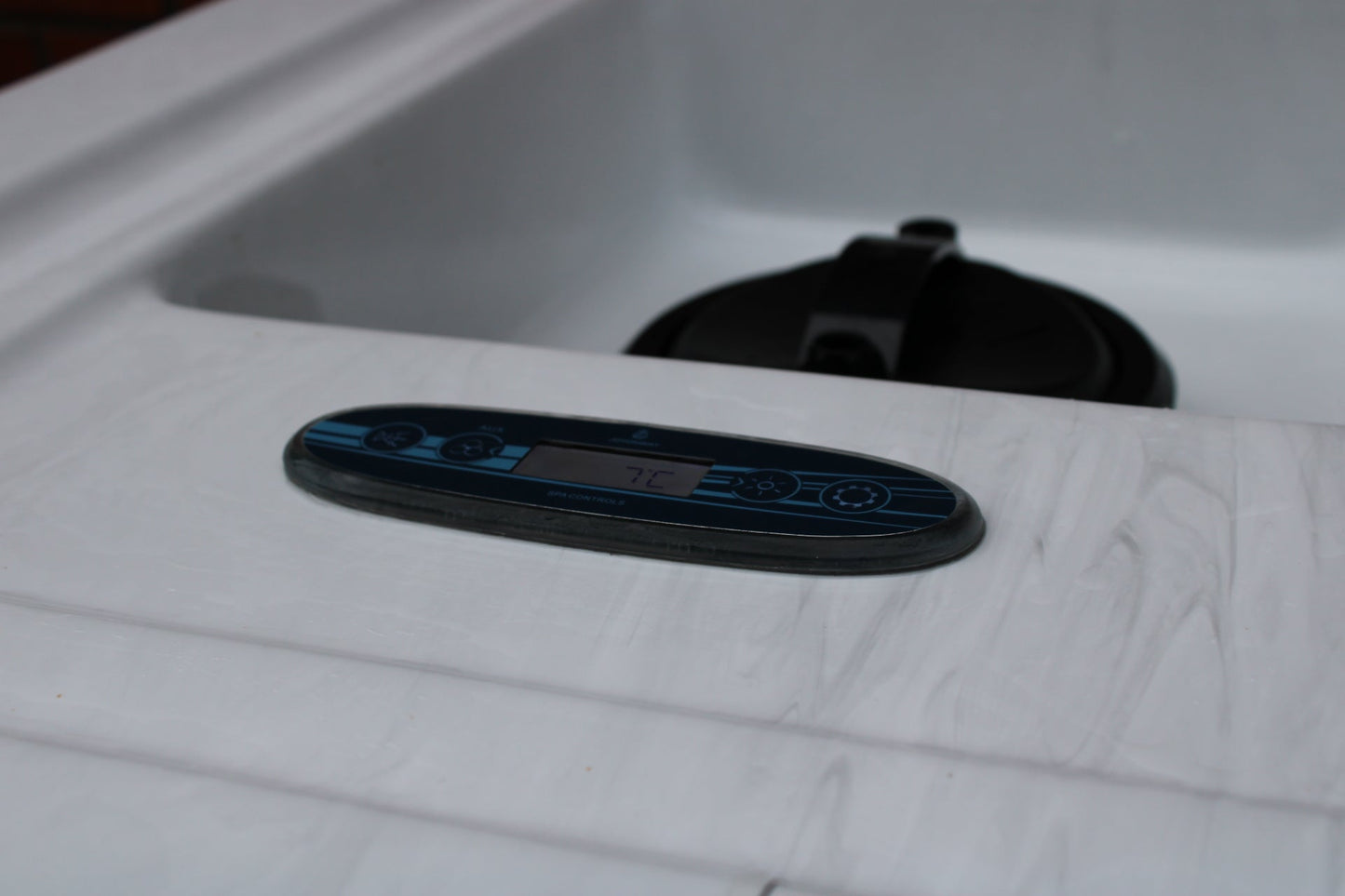 H20 Chillax Ice Bath & Chill Tub Cold Plunge Close Up