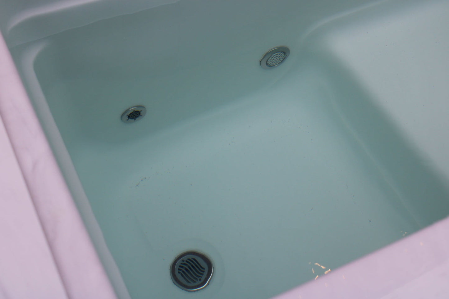 H20 Chillax Ice Bath & Chill Tub Cold Plunge Close Up