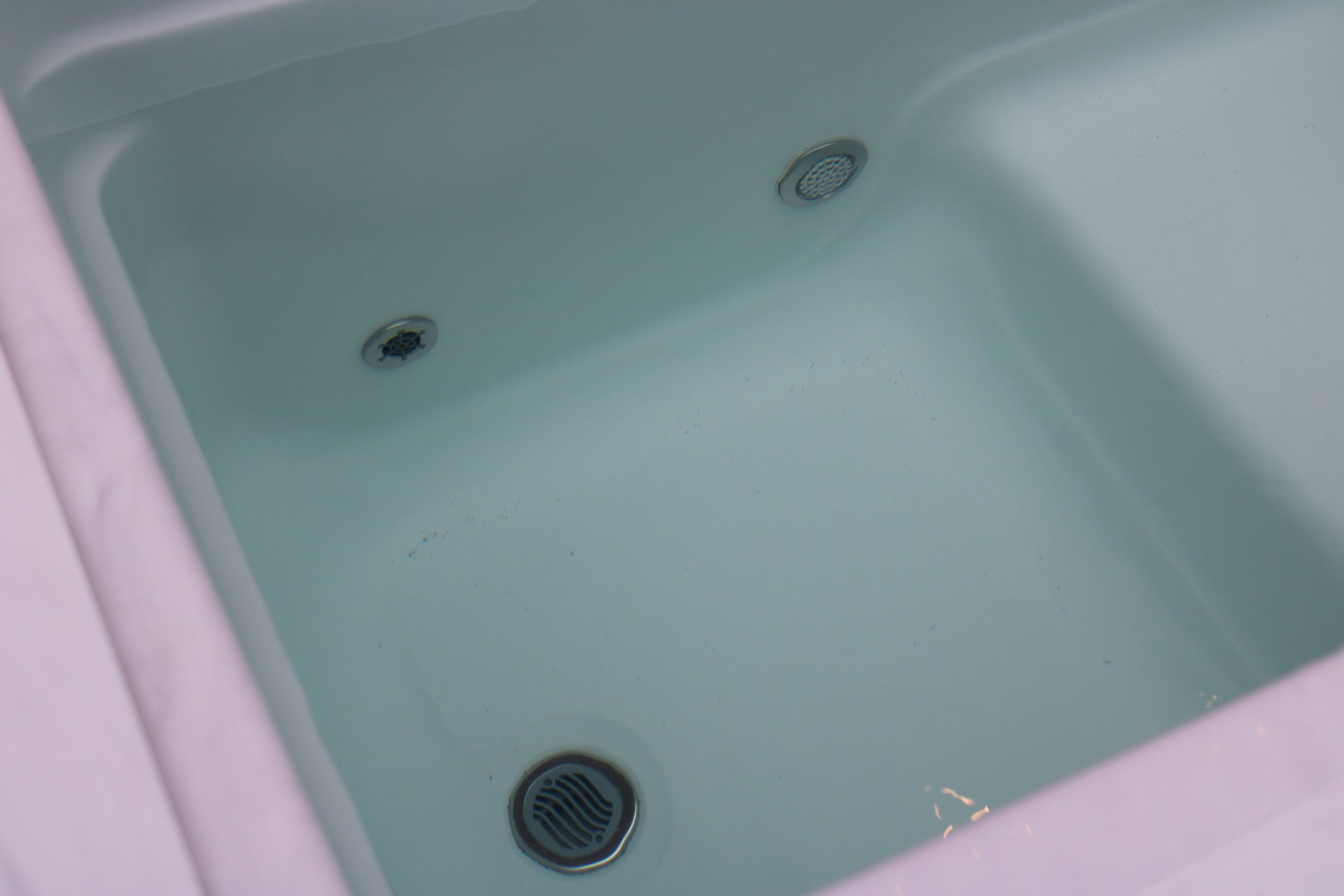 H20 Chillax Ice Bath & Chill Tub Cold Plunge Close Up