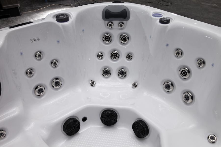 Platinum Spas 4-6 Person Hot Tub 32 Amp | Bluetooth Speakers, Ozone Water Care, 59 Jets, Lounger