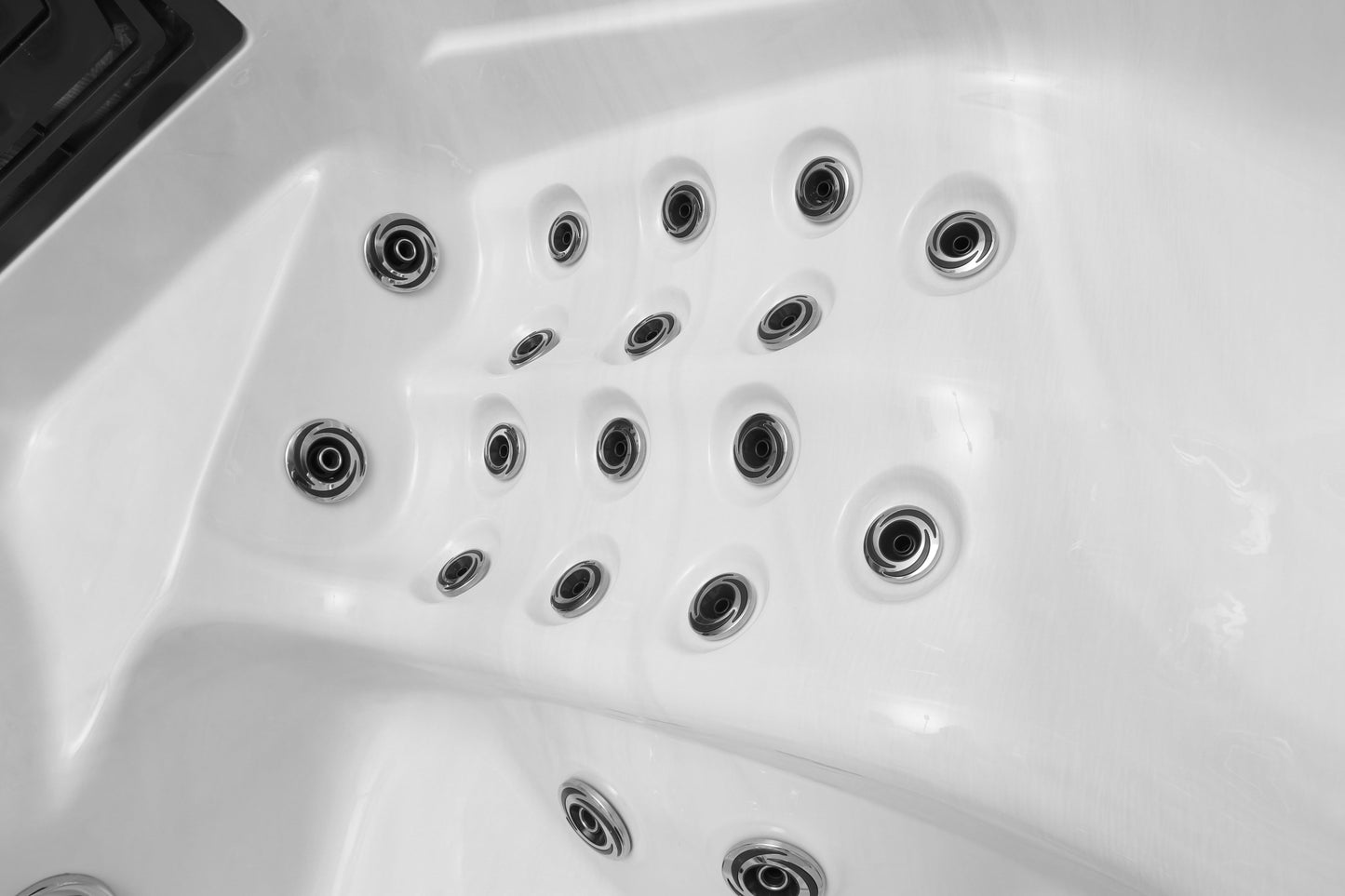 H20 6000 Series 6 Person 32 AMP Hot Tub