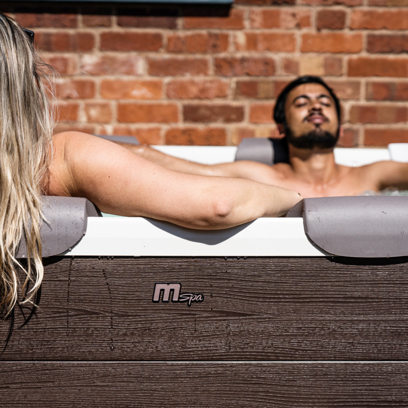 MSpa Tribeca Hard Shell Portable Plug and Play 4-6 Person Hot Tub