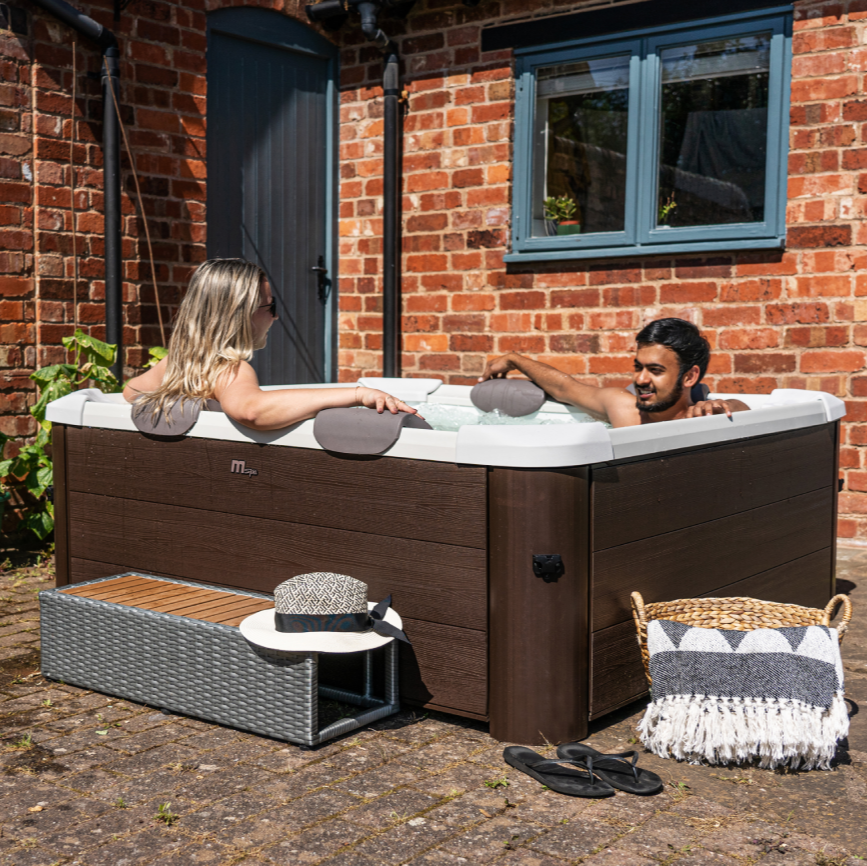 MSpa Tribeca Hard Shell Portable Plug and Play 4-6 Person Hot Tub