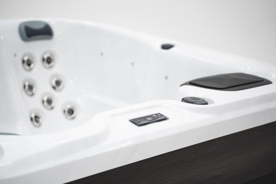 Platinum Spas 4-6 Person Hot Tub 13 Amp | Bluetooth Speakers, Ozone Water Care, 28 Jets, Lounger