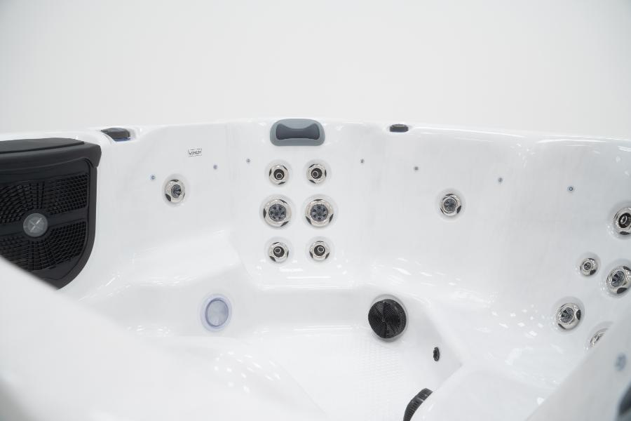 Platinum Spas 4-6 Person Hot Tub 13 Amp | Bluetooth Speakers, Ozone Water Care, 28 Jets, Lounger