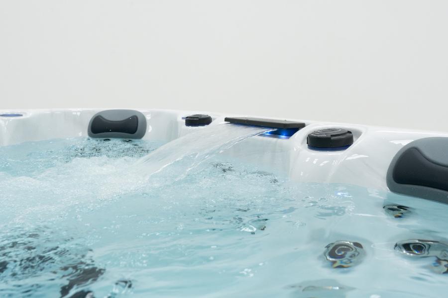 Platinum Spas 4-6 Person Hot Tub 32 Amp | Bluetooth Speakers, Ozone Water Care, 59 Jets, Lounger