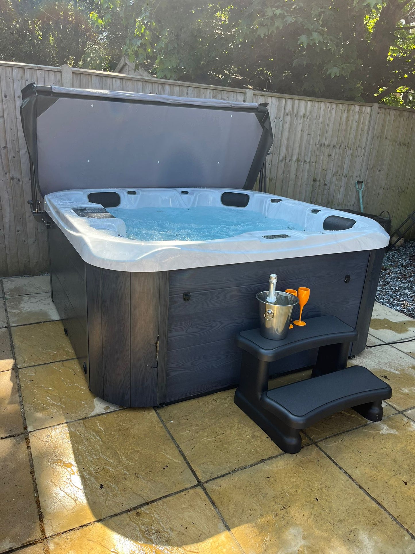 H20 Retreat Plus 6 Person Plug and Play Hot Tub 13A Life Style