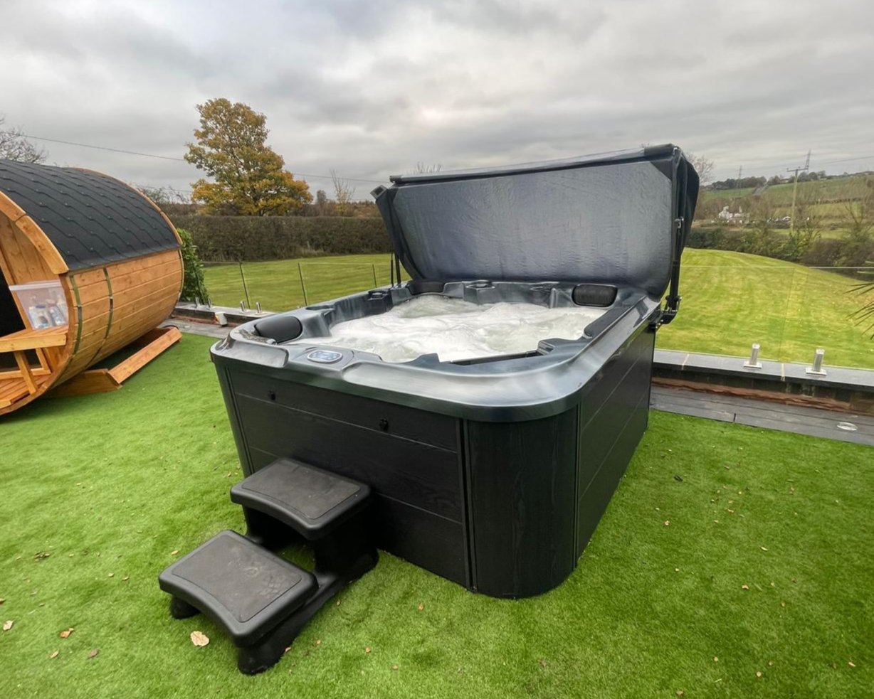 H20 4200 Series 5 Person 2 Lounger Hot Tub