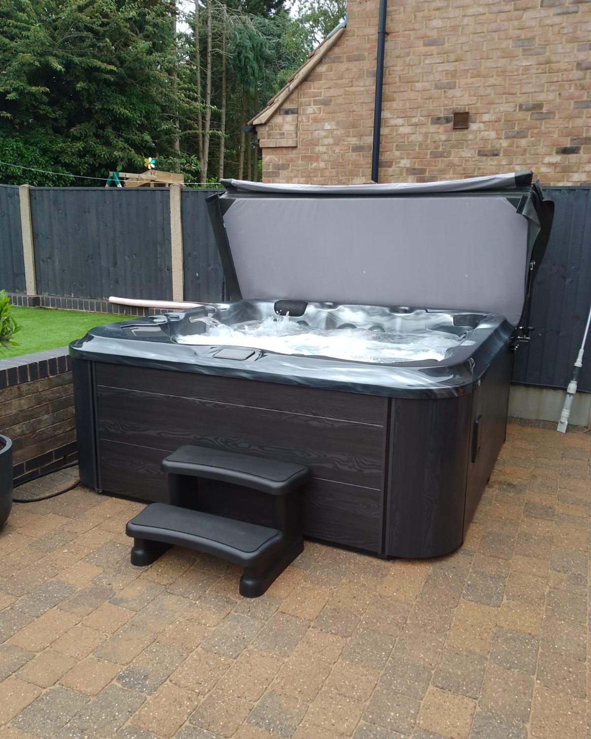 H20 6000 Series 6 Person 32 AMP Hot Tub