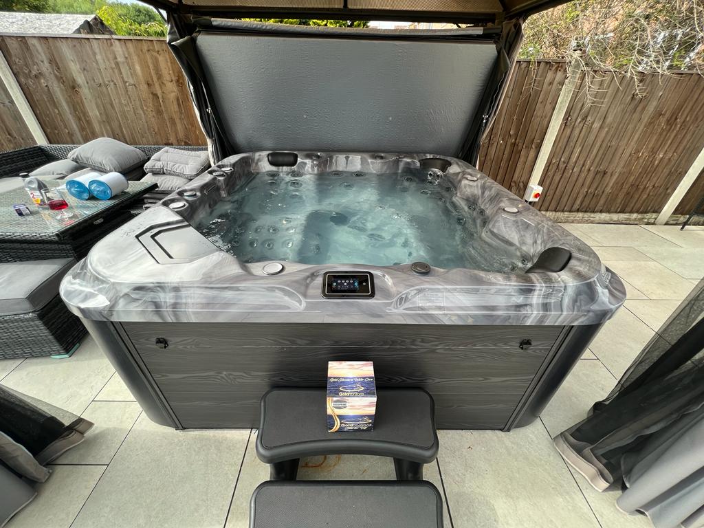 H20 6000 Series 6 Person 32 AMP Hot Tub