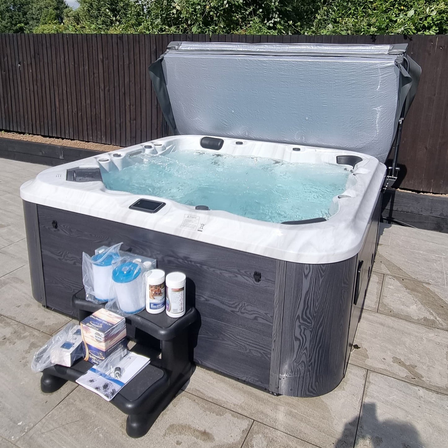 H20 6000 Series 6 Person 32 AMP Hot Tub