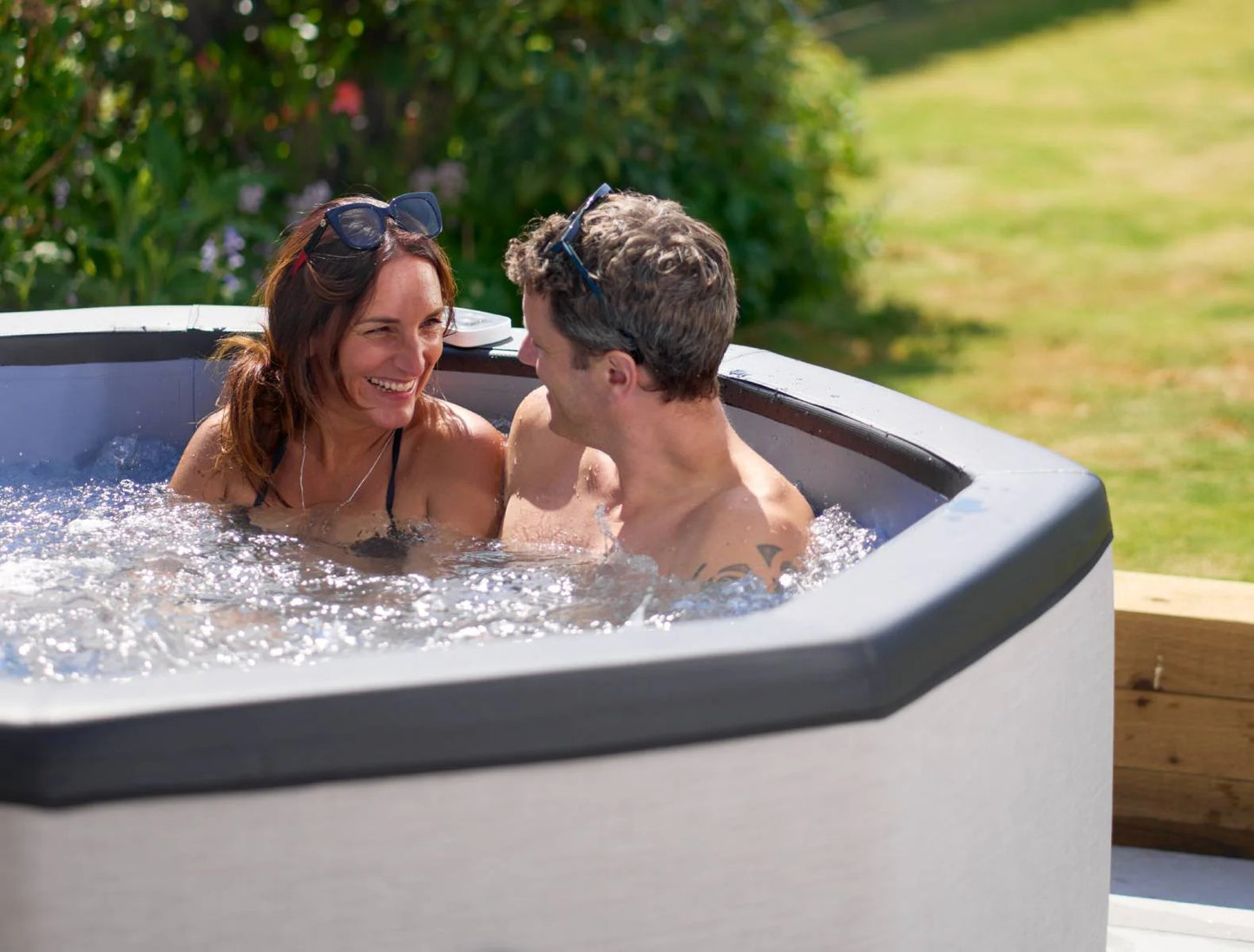 The Como Echo Foam Hot Tub With Built in Integrated heater Plug and Play