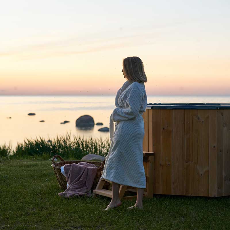 Baltresto Octa Wood-Fired Fibreglass Hot Tub 6 Person