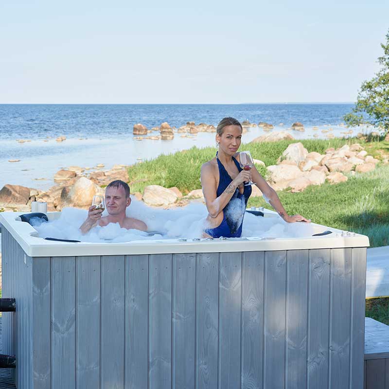 Quattro Wood Fired Hot Tub | 6-8 Person Customisable Fibre Glass Hot Tub
