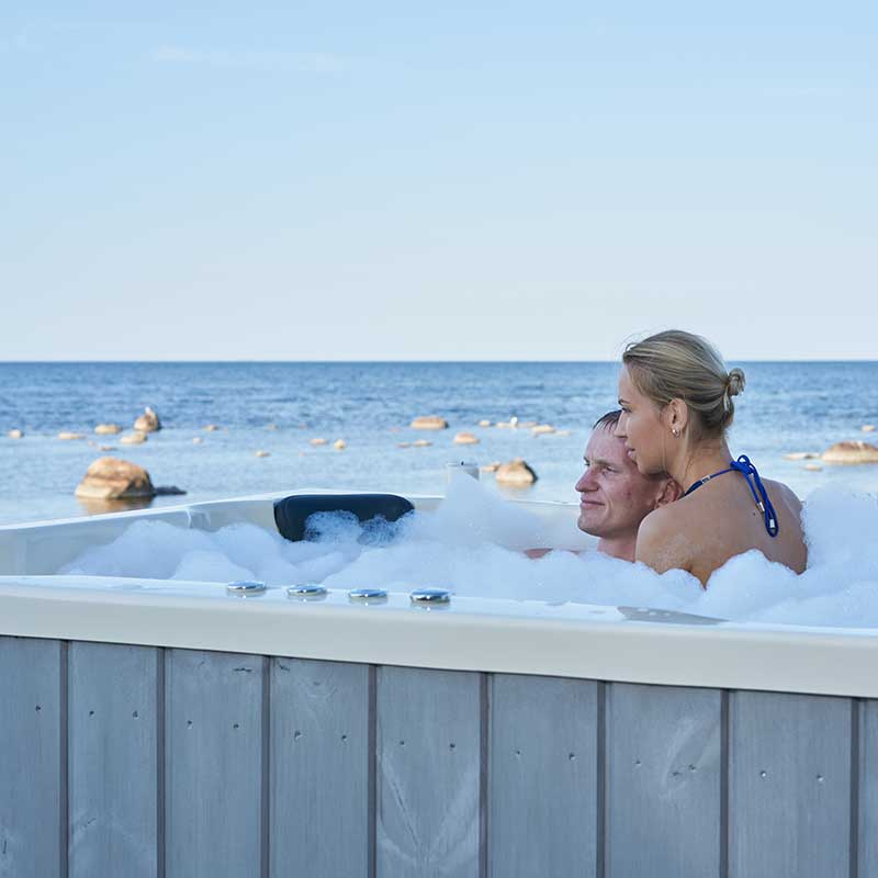 Quattro Wood Fired Hot Tub | 6-8 Person Customisable Fibre Glass Hot Tub