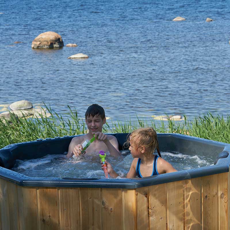 Baltresto Octa Wood-Fired Fibreglass Hot Tub 6 Person
