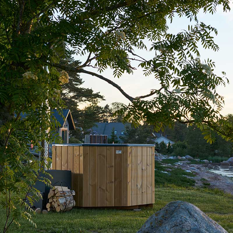 Baltresto Octa Wood-Fired Fibreglass Hot Tub 6 Person