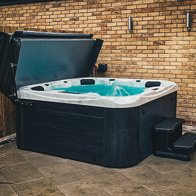H20 Retreat Plus 6 Person Plug and Play Hot Tub 13A