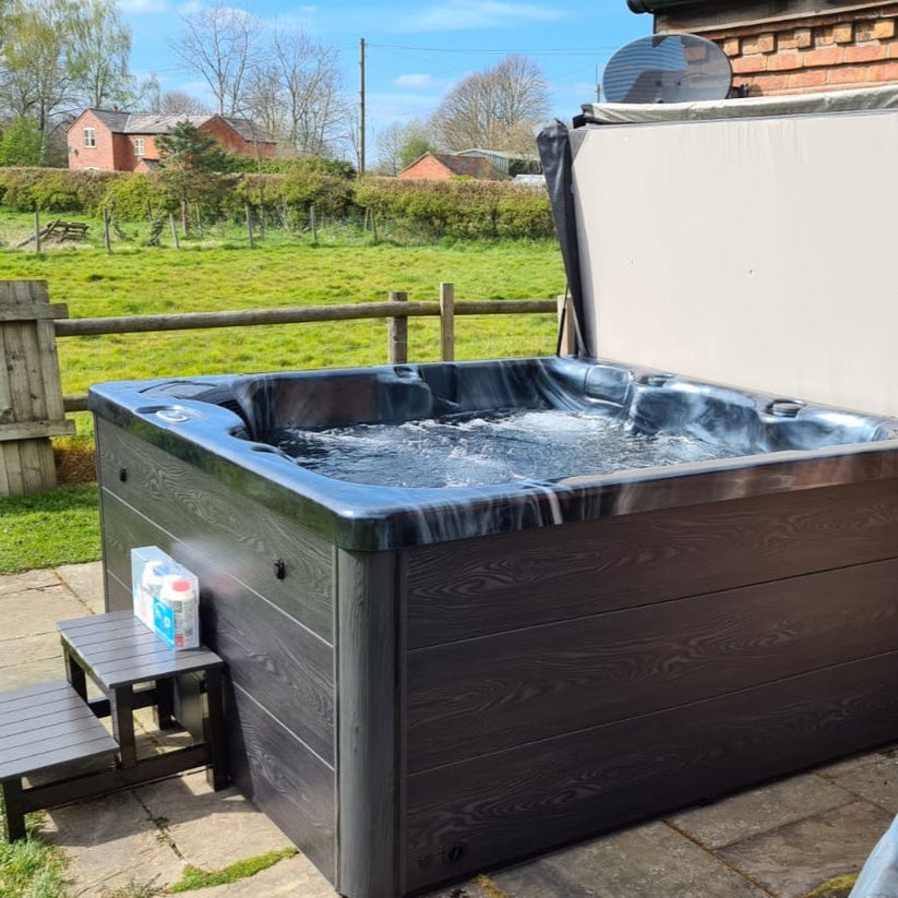 H20 2500 Series 5 Person 13A Plug and Play Hot Tub