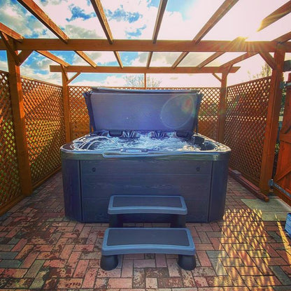 H20 4500 Series Hot Tub 5-6 Person 32 AMP