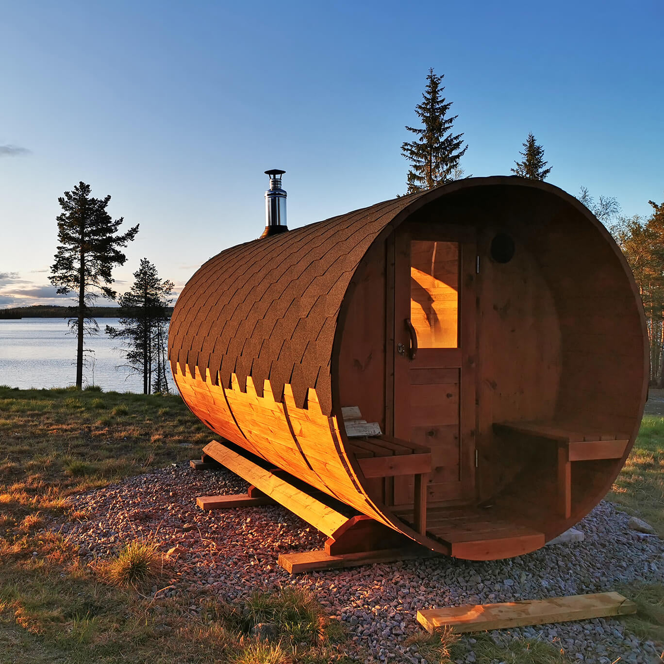 Outdoor 4 Person Barrel Sauna With Changing Room And Outside Seating
