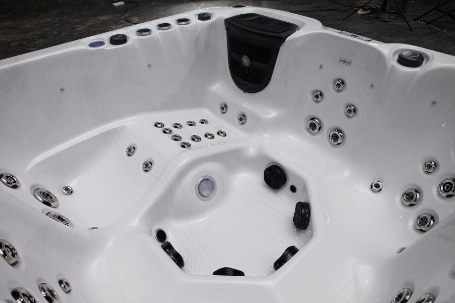Platinum Spas 4-6 Person Hot Tub 32 Amp | Bluetooth Speakers, Ozone Water Care, 59 Jets, Lounger