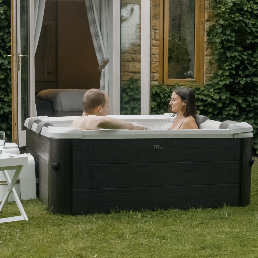 MSpa Tribeca Hard Shell Portable Plug and Play 4-6 Person Hot Tub