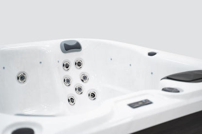 Horizon 4-6 Person Hot Tub 13 Amp | Bluetooth Speakers, Ozone Water Care, 28 Jets, Lounger