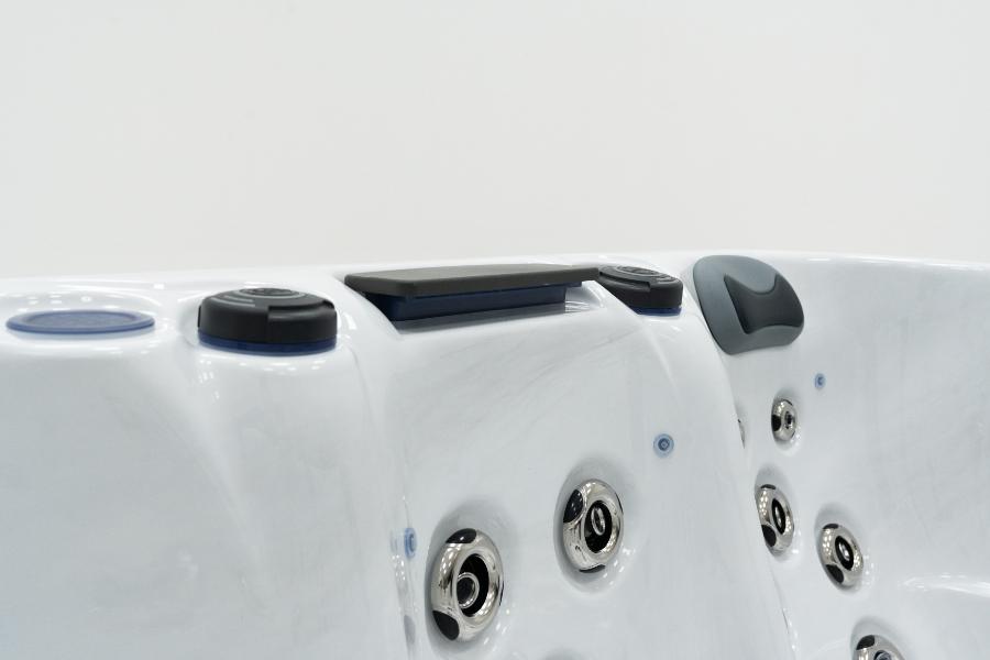 Platinum Spas 4-6 Person Hot Tub 32 Amp | Bluetooth Speakers, Ozone Water Care, 59 Jets, Lounger