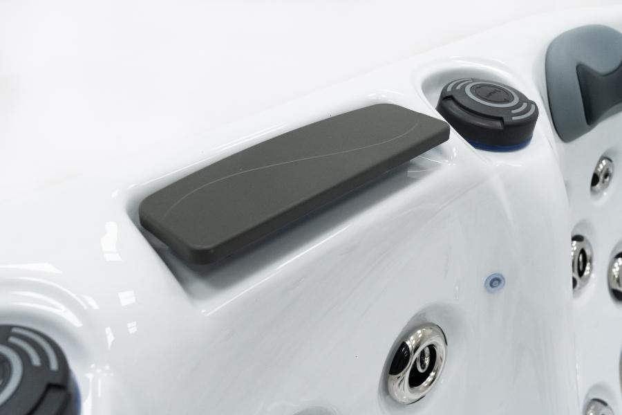Platinum Spas 4-6 Person Hot Tub 32 Amp | Bluetooth Speakers, Ozone Water Care, 59 Jets, Lounger