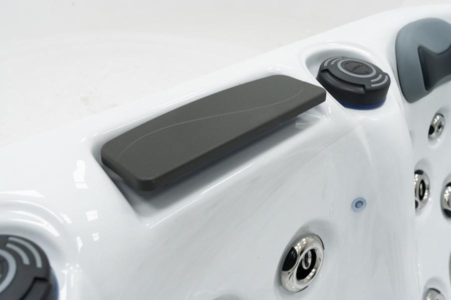 Platinum Spas 4-6 Person Hot Tub 32 Amp | Bluetooth Speakers, Ozone Water Care, 59 Jets, Lounger