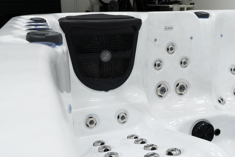 Platinum Spas 4-6 Person Hot Tub 32 Amp | Bluetooth Speakers, Ozone Water Care, 59 Jets, Lounger