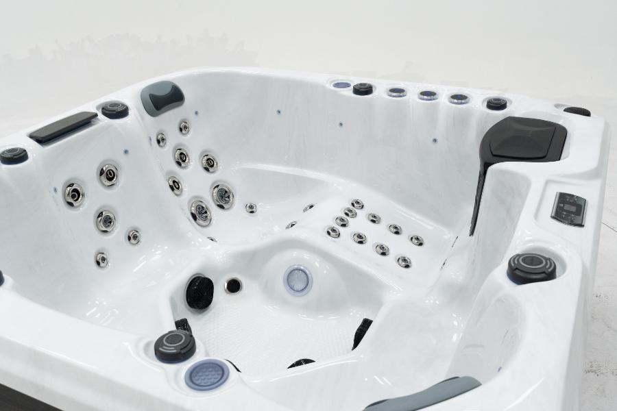 Platinum Spas 4-6 Person Hot Tub 32 Amp | Bluetooth Speakers, Ozone Water Care, 59 Jets, Lounger
