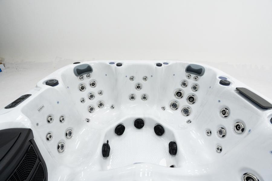 Platinum Spas 4-6 Person Hot Tub 32 Amp | Bluetooth Speakers, Ozone Water Care, 59 Jets, Lounger