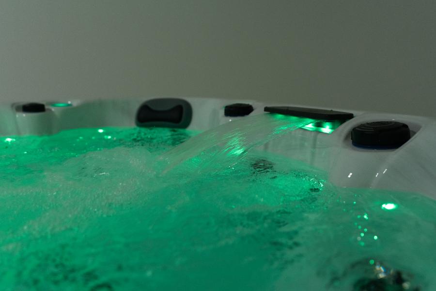 Platinum Spas 4-6 Person Hot Tub 32 Amp | Bluetooth Speakers, Ozone Water Care, 59 Jets, Lounger
