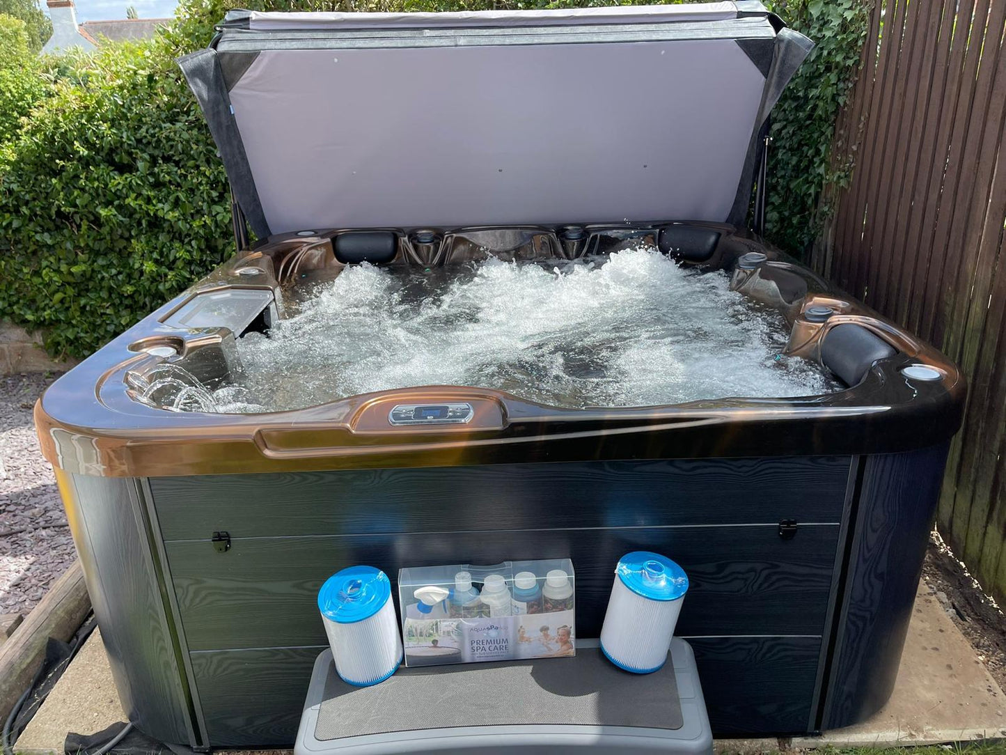 H20 4500 Series Hot Tub 5-6 Person 32 AMP