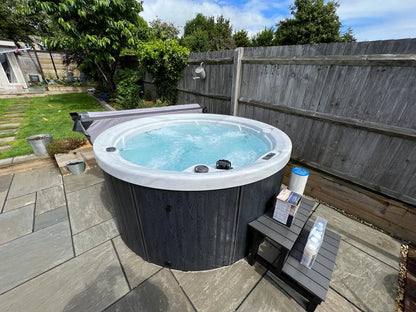 H20 1000 Series 5-6 Person 13A Plug and Play Hot Tub