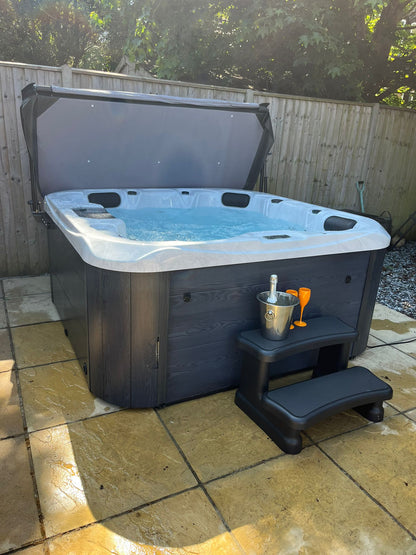 H20 Retreat Plus 6 Person Plug and Play Hot Tub 13A Life Style