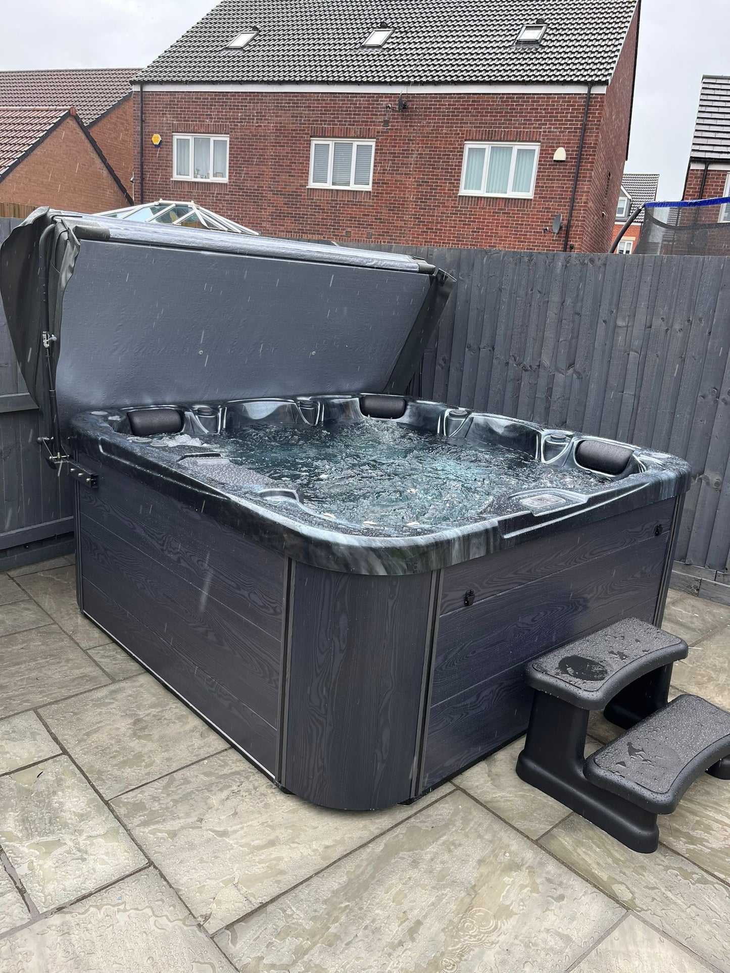 H20 4500 Series Hot Tub 5-6 Person 32 AMP