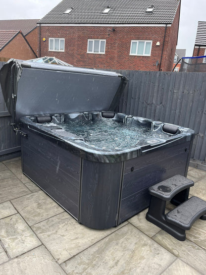 H20 4500 Series Hot Tub 5-6 Person 32 AMP