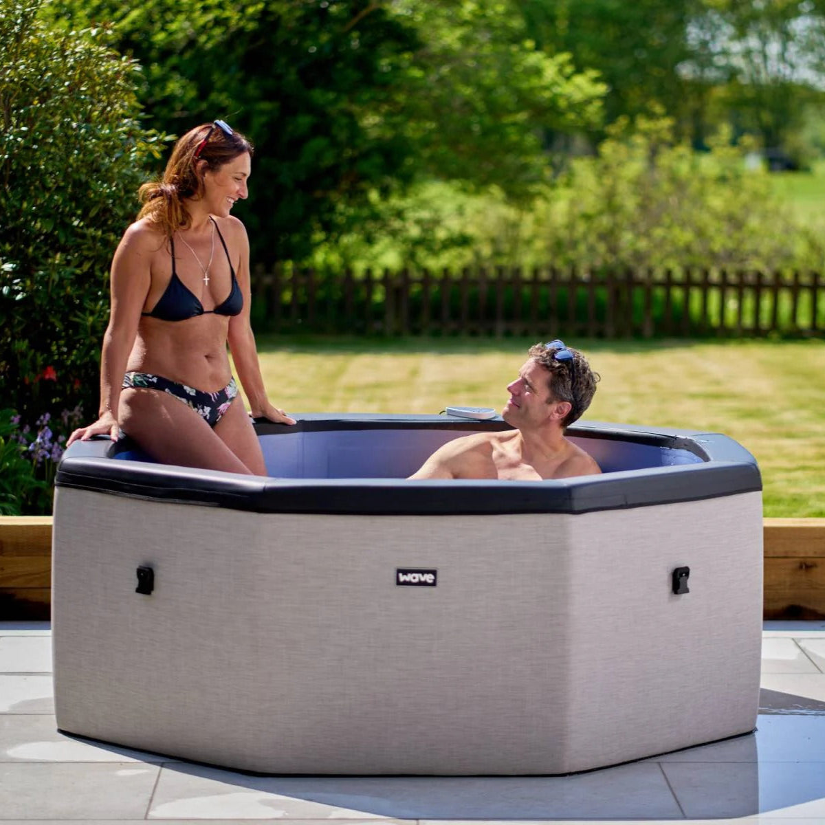 The Como Echo Foam Hot Tub With Built in Integrated heater Plug and Play