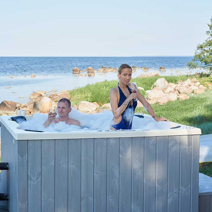 Quattro Wood Fired Hot Tub | Complete Set with Hydro massage and Air Massage | 6 - 8 Person