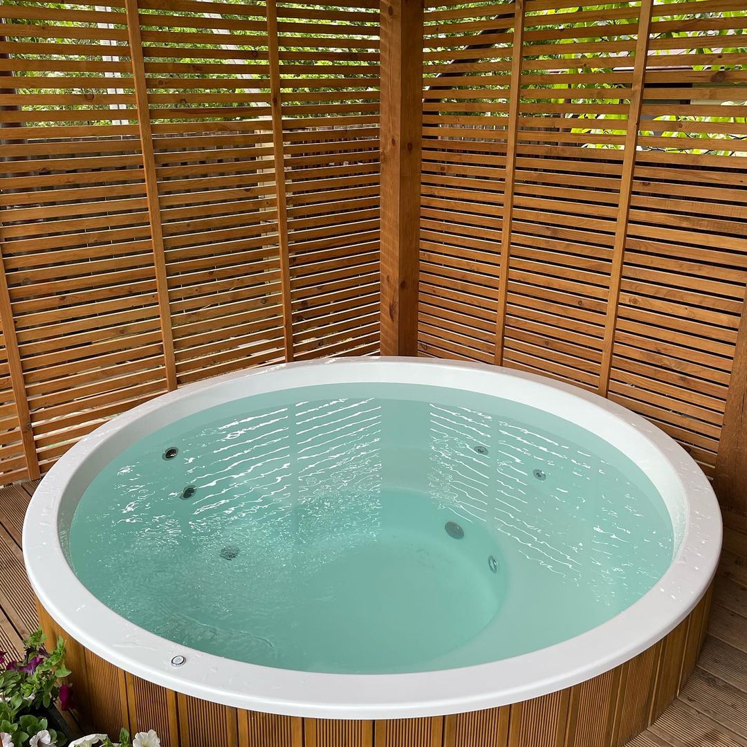 Polar Spa Comfort Family 220 Wood Fired 40kW External Stove 6-8 Person Hot Tub
